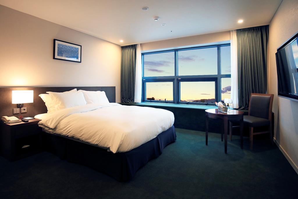 Western Hotel 4*